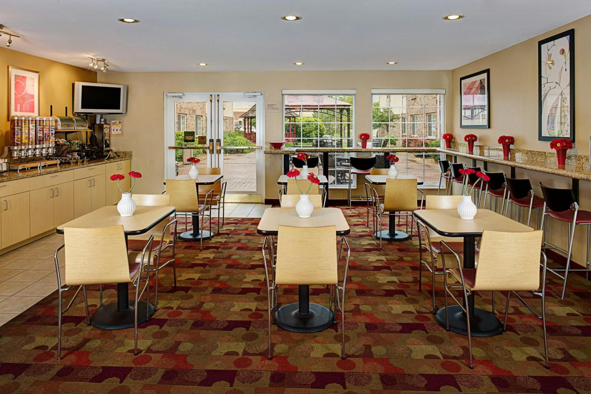 Towneplace Suites Wichita East Exterior foto